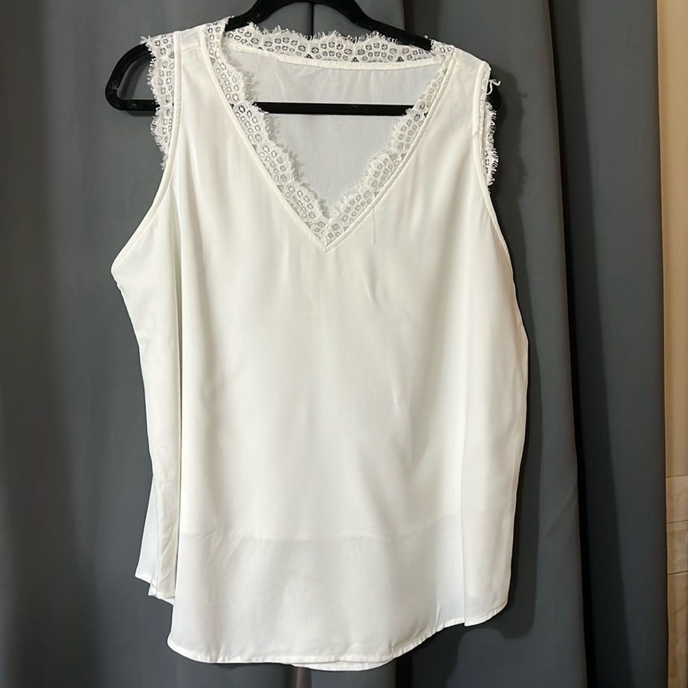 EUC Lace Trim Tank size 2xl